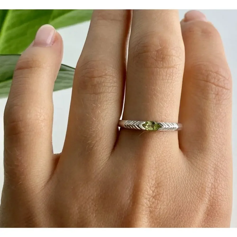 925 Sterling Silver Peridot Ring Size 10.25